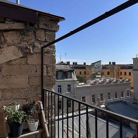 White Door Apartments Heart Of Odessa 1 Ngoại thất bức ảnh