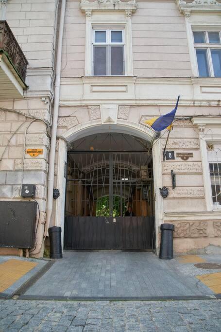 White Door Apartments Heart Of Odessa 1 Ngoại thất bức ảnh