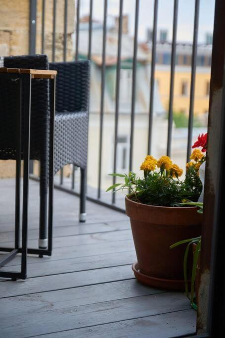 White Door Apartments Heart Of Odessa 1 Ngoại thất bức ảnh
