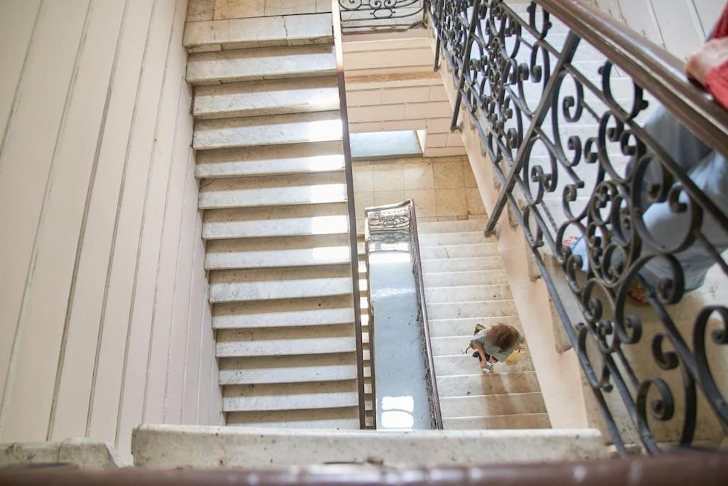 White Door Apartments Heart Of Odessa 1 Ngoại thất bức ảnh