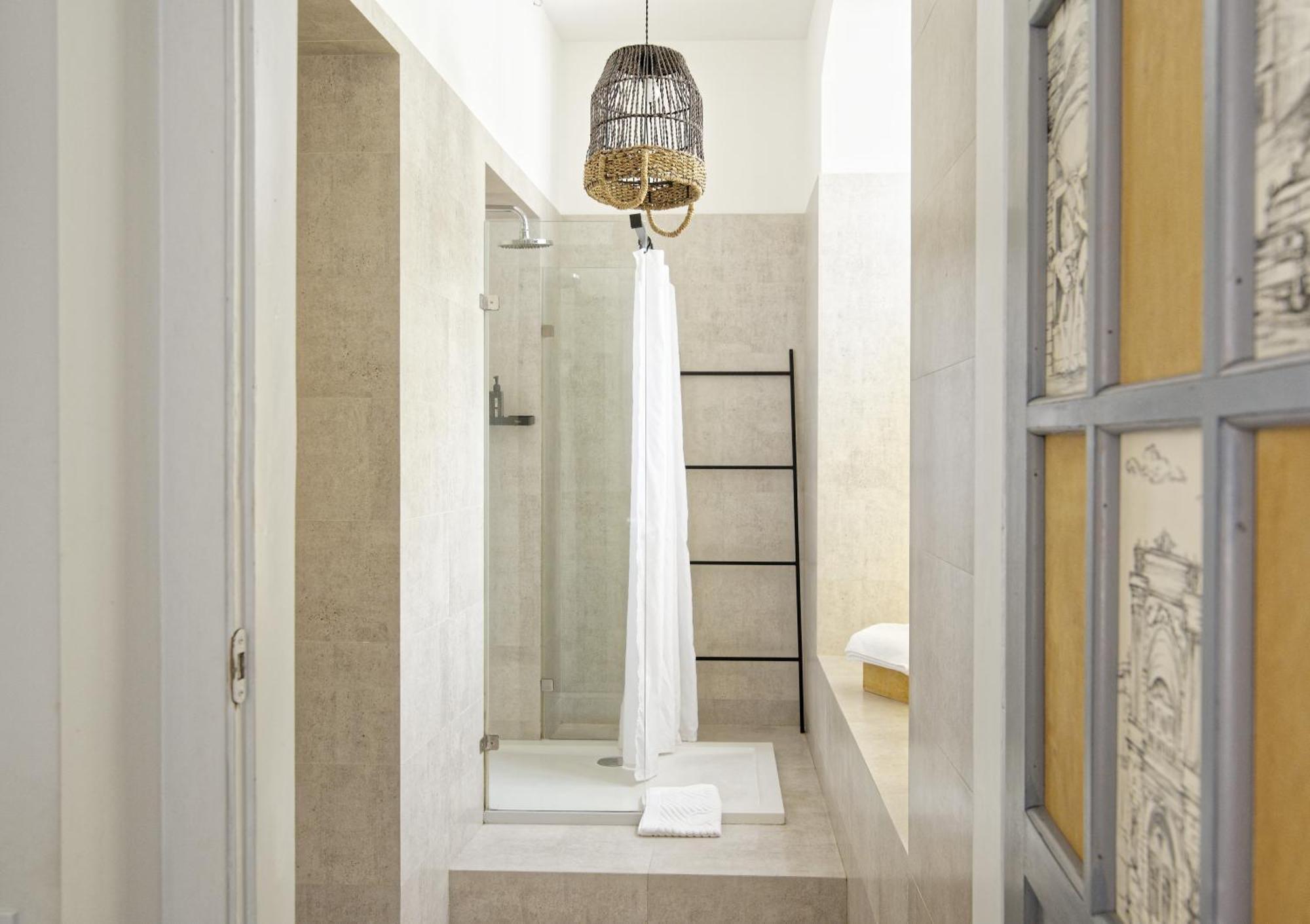 White Door Apartments Heart Of Odessa 1 Ngoại thất bức ảnh