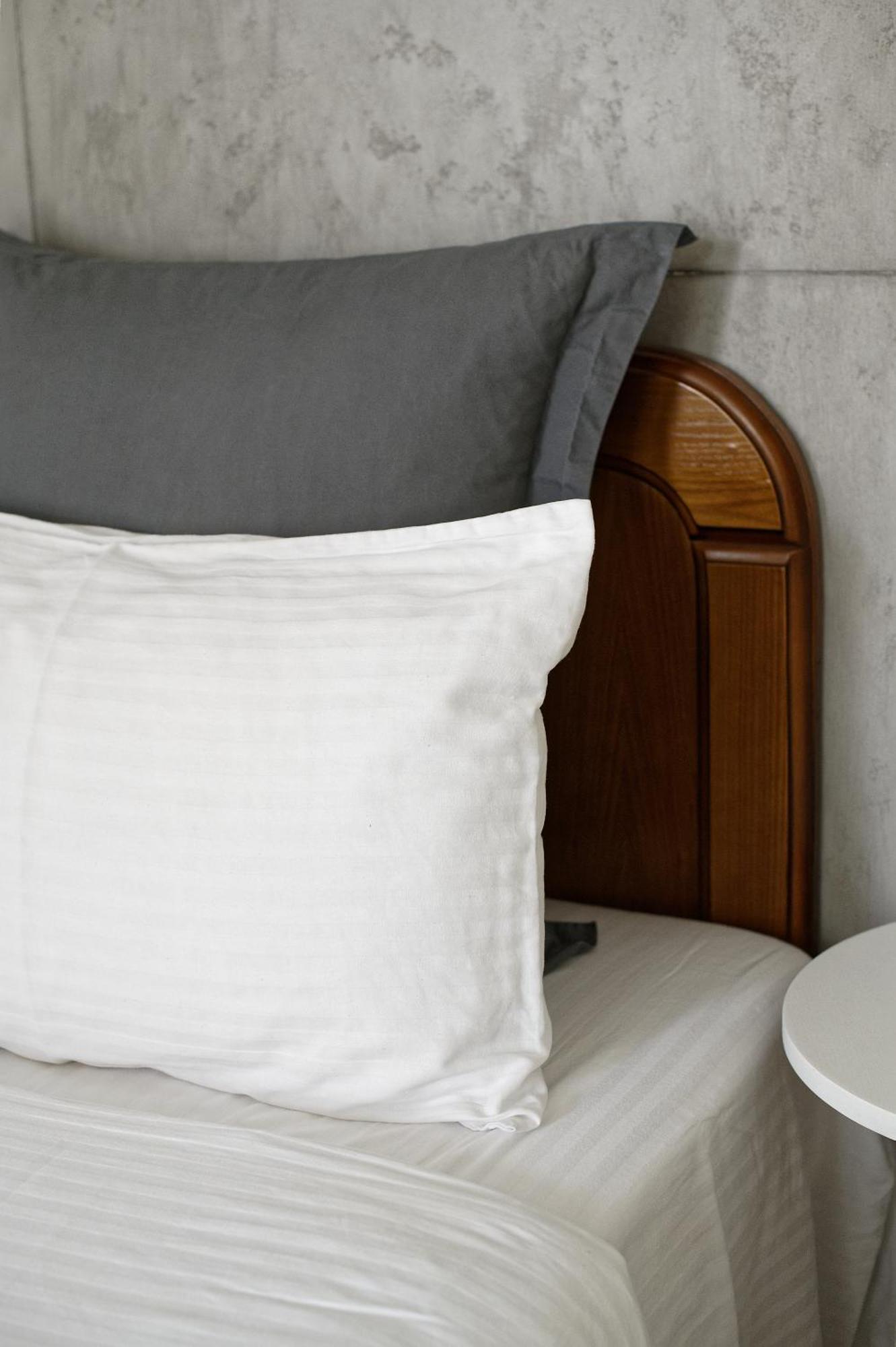 White Door Apartments Heart Of Odessa 1 Ngoại thất bức ảnh