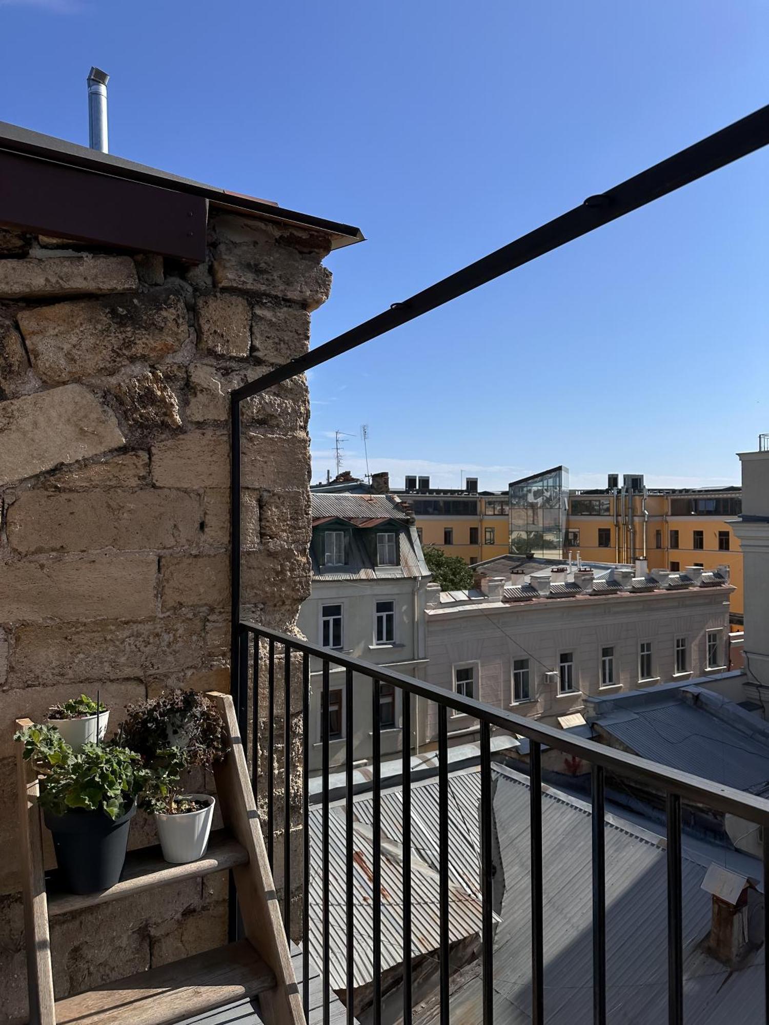 White Door Apartments Heart Of Odessa 1 Ngoại thất bức ảnh