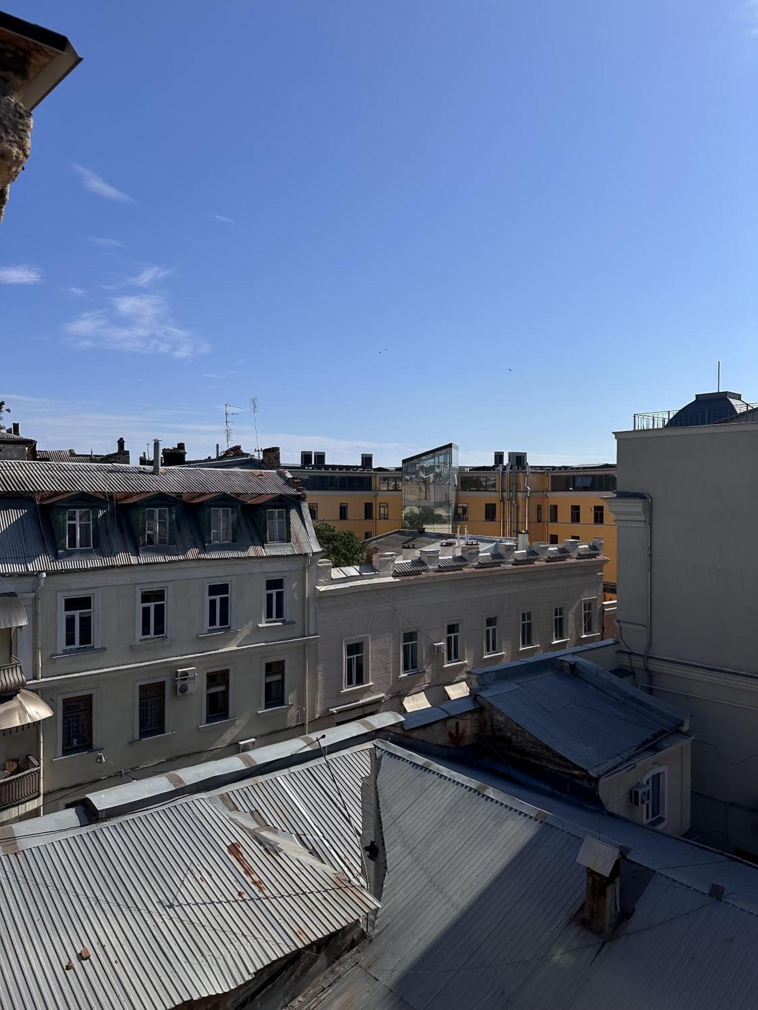 White Door Apartments Heart Of Odessa 1 Ngoại thất bức ảnh